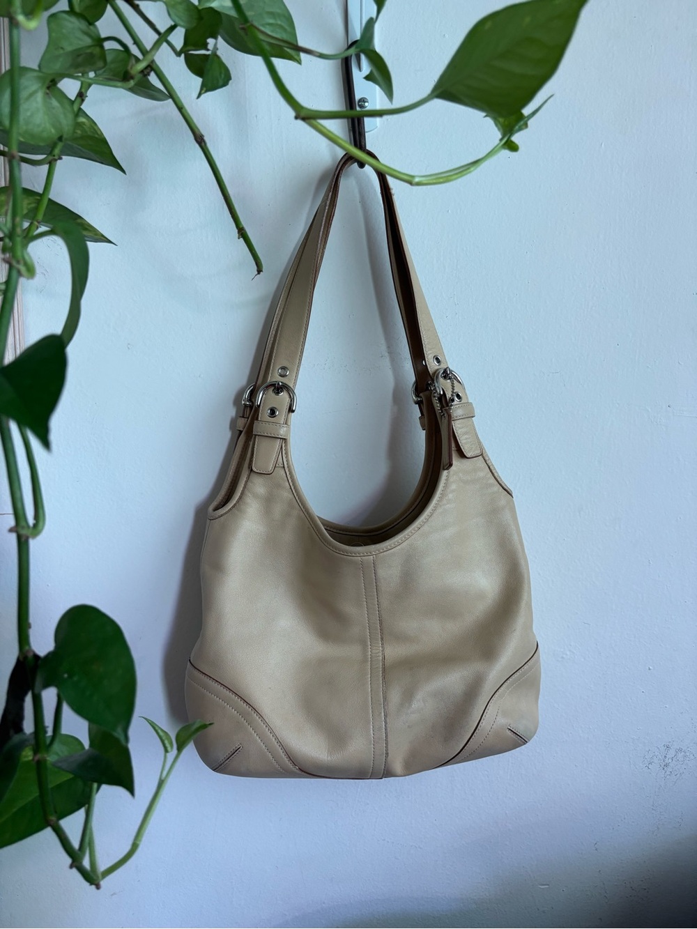 Vintage Coach Soho Cream Leather Hobo Shoulder Bag with Scarf and Charm (#9249)